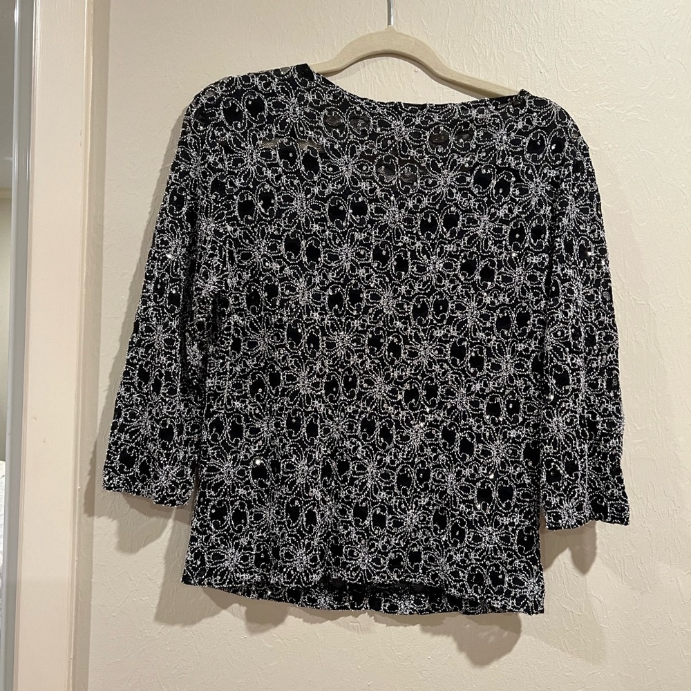 Chic Black And White Beaded Patterned Blouse - image 3